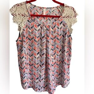 🔥🩷Xhiliration size L blouse with lace cap sleeves.  Beautiful colors & detail